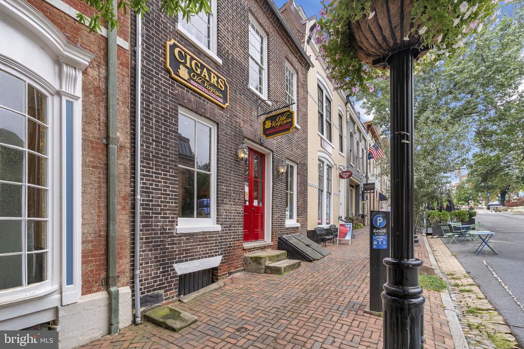 922 S WASHINGTON STREET Unit: 102