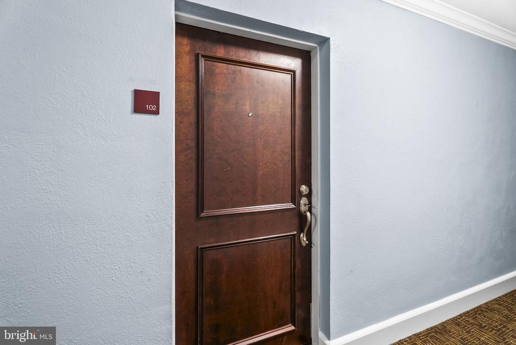 922 S WASHINGTON STREET Unit: 102