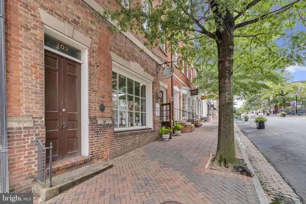 922 S WASHINGTON STREET Unit: 102