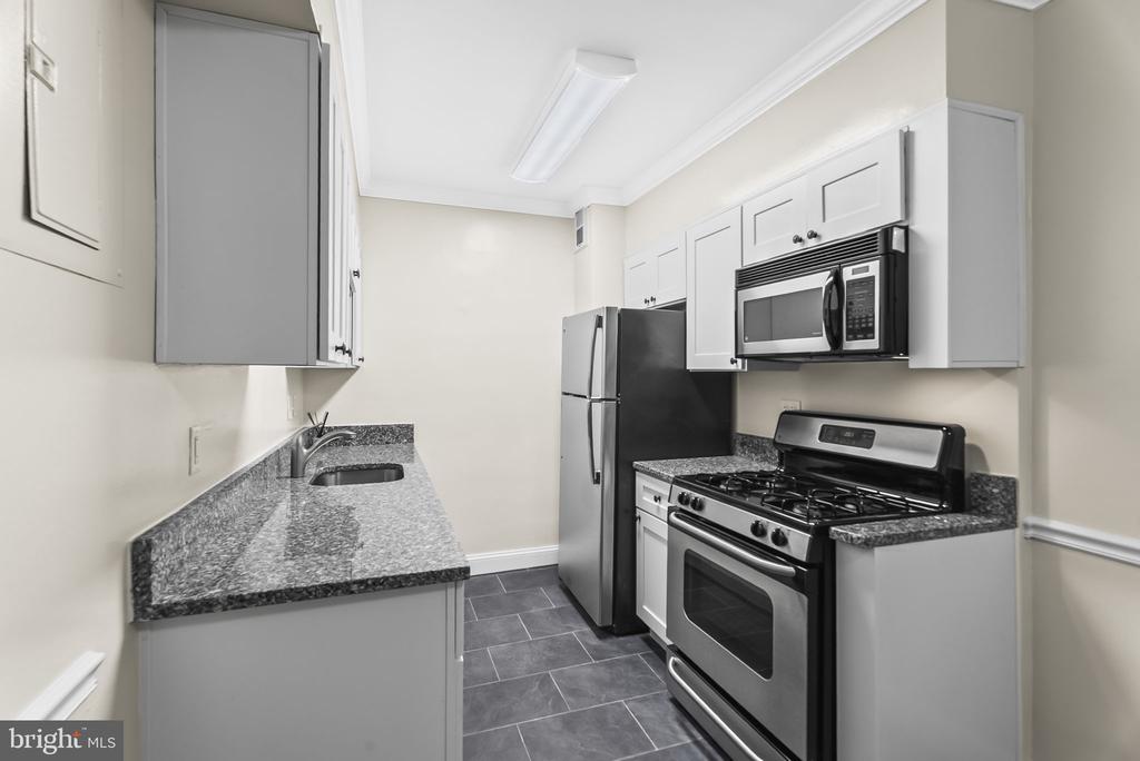 922 S WASHINGTON STREET Unit: 102