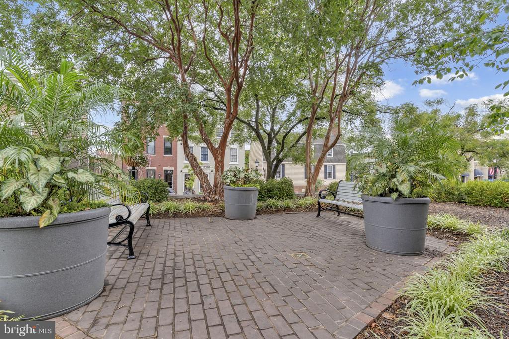 922 S WASHINGTON STREET Unit: 102