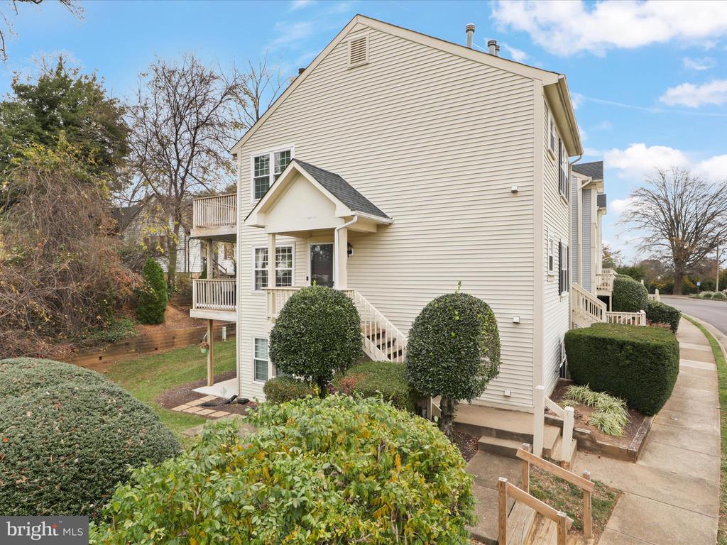 708 CEDAR CREST DRIVE