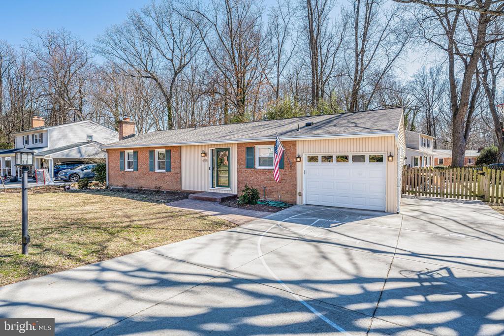 6709 GREENVIEW LANE