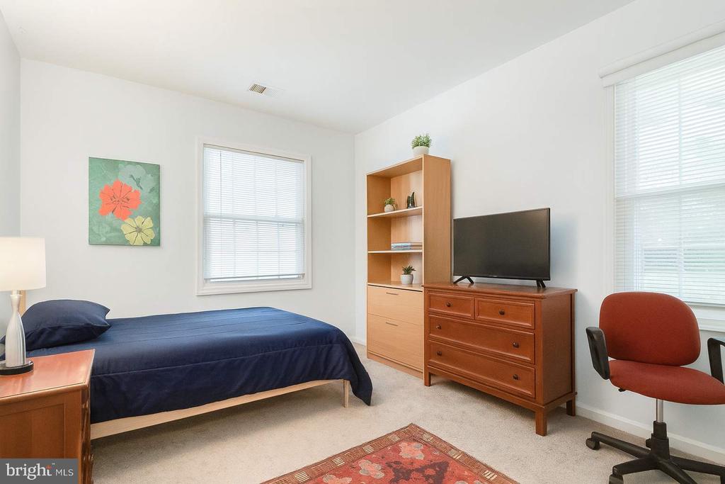 5900 KINGSFORD ROAD Unit: 432