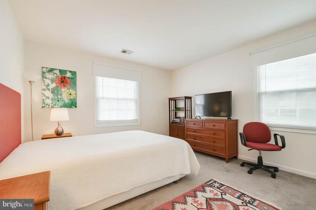 5900 KINGSFORD ROAD Unit: 432