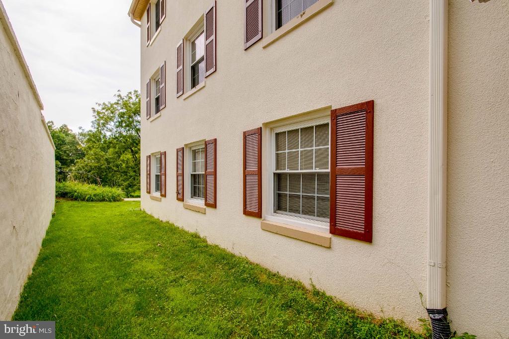 5900 KINGSFORD ROAD Unit: 432
