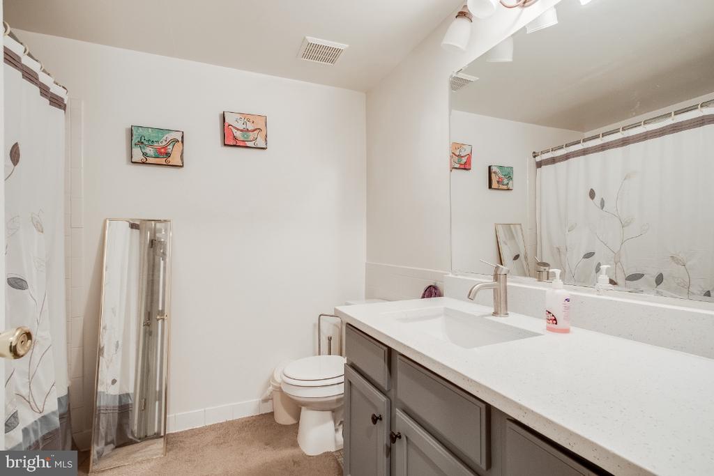 5900 KINGSFORD ROAD Unit: 432