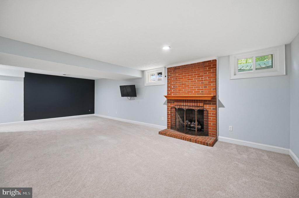 5610 CAVALIER WOODS LANE