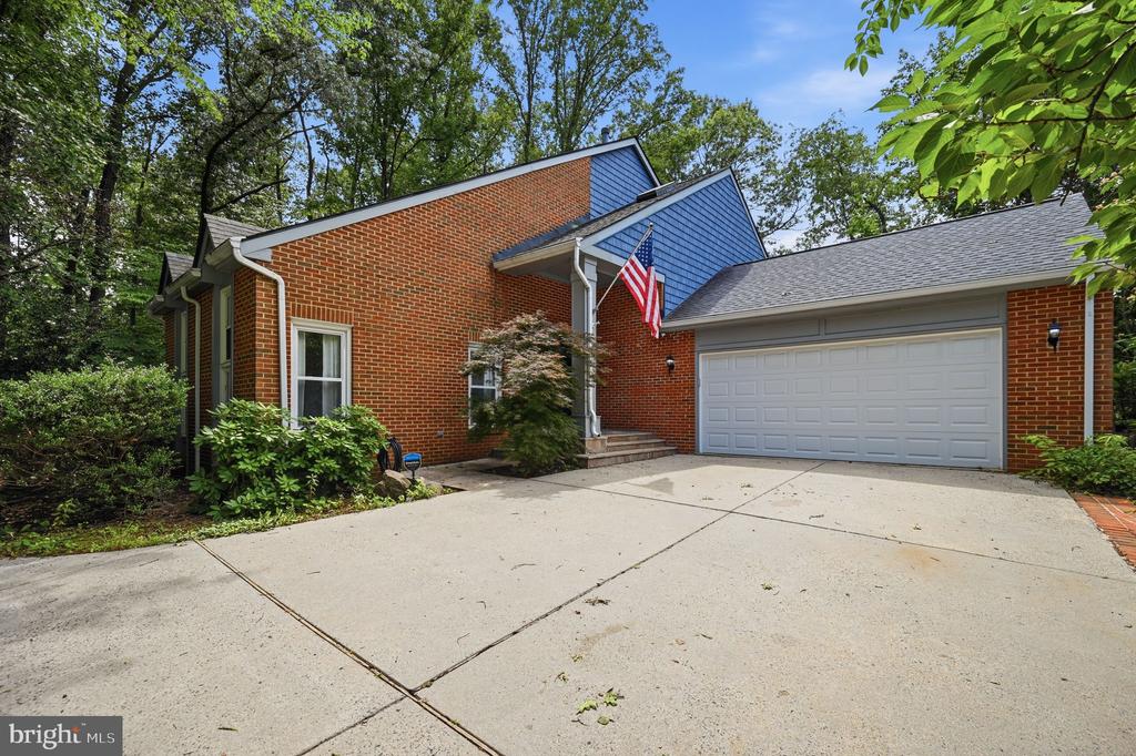 5610 CAVALIER WOODS LANE