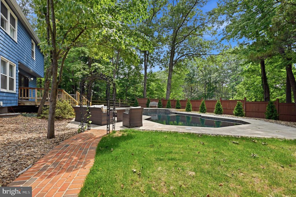 5610 CAVALIER WOODS LANE