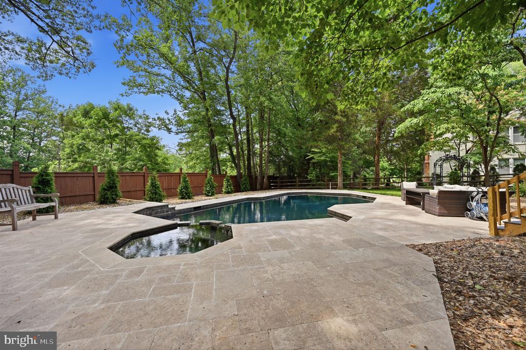 5610 CAVALIER WOODS LANE