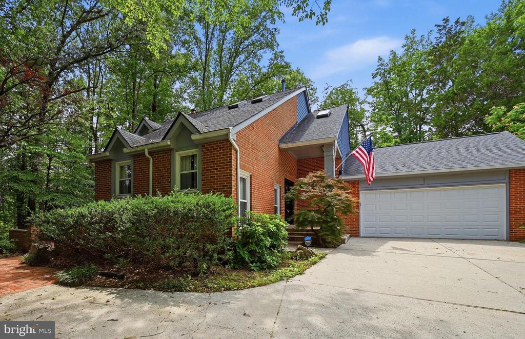5610 CAVALIER WOODS LANE