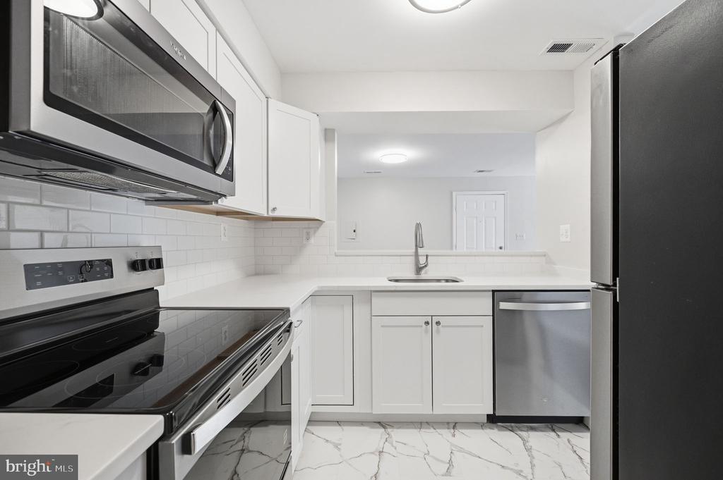 6911 MARY CAROLINE CIRCLE Unit: A