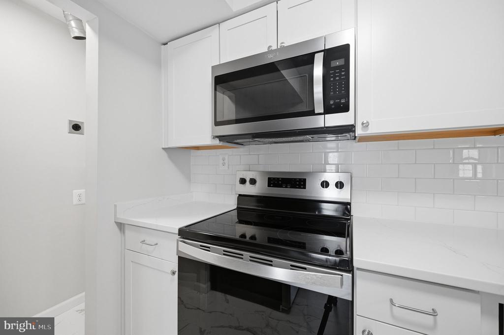 6911 MARY CAROLINE CIRCLE Unit: A