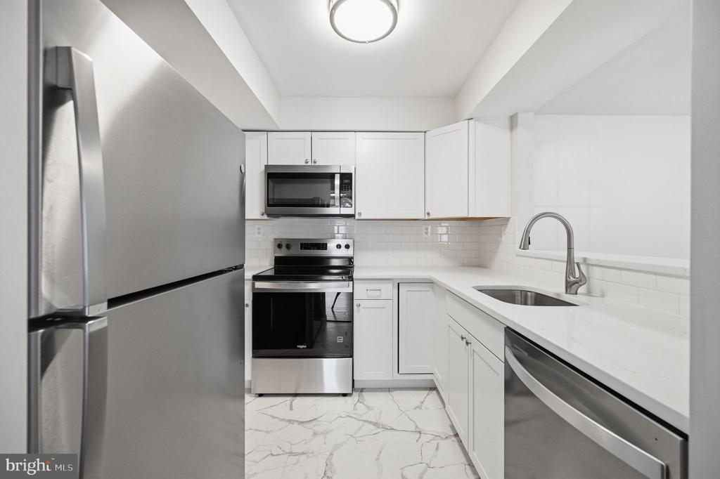 6911 MARY CAROLINE CIRCLE Unit: A