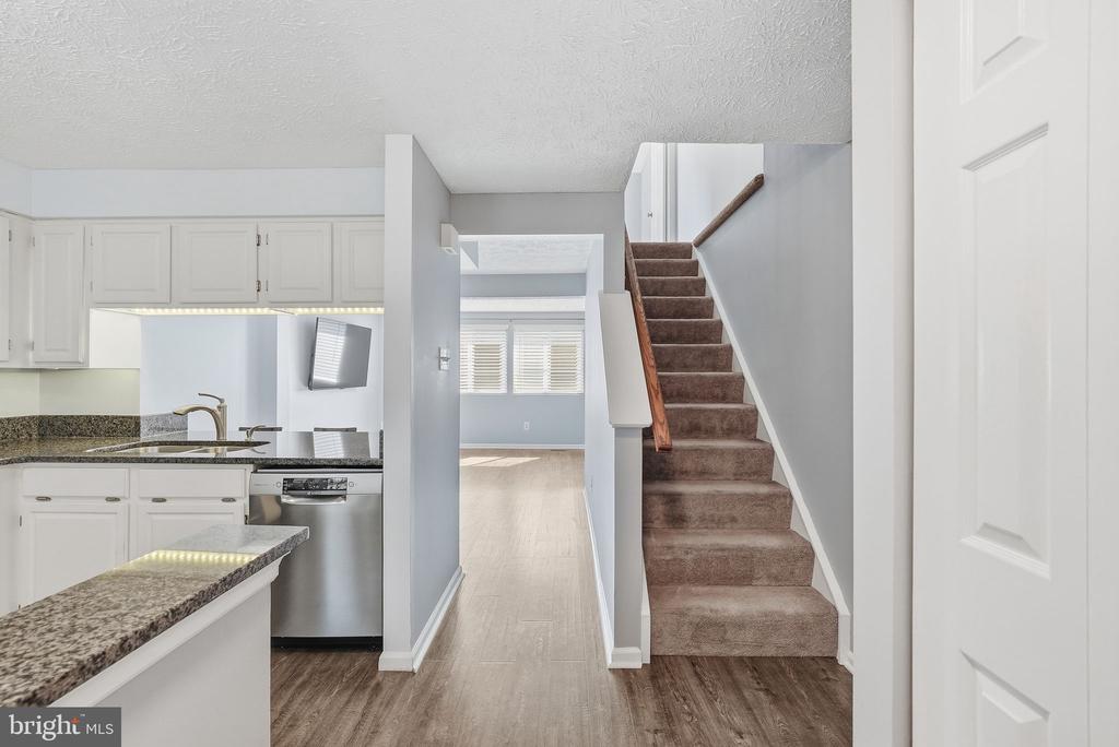 8511 KOLUDER COURT