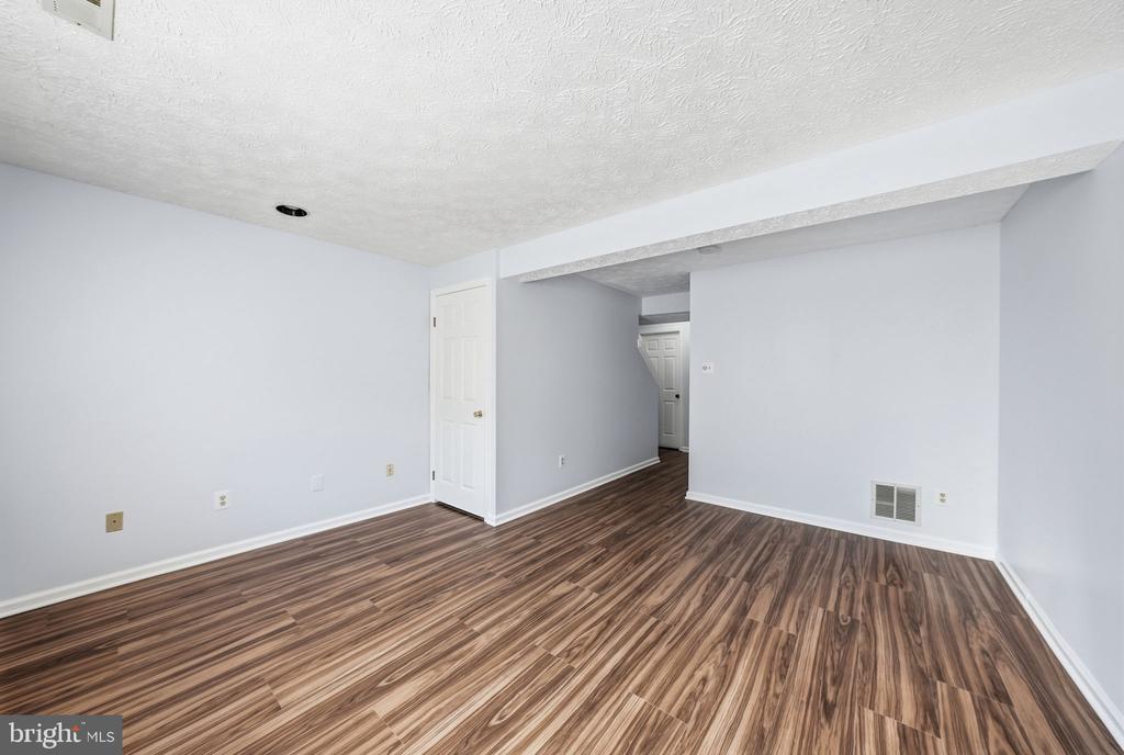 8511 KOLUDER COURT