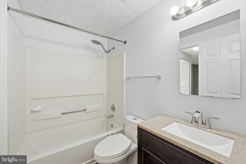 8511 KOLUDER COURT
