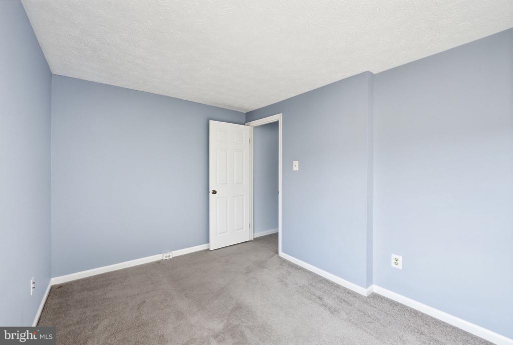 8511 KOLUDER COURT