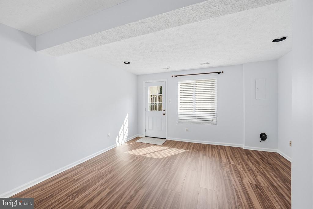 8511 KOLUDER COURT