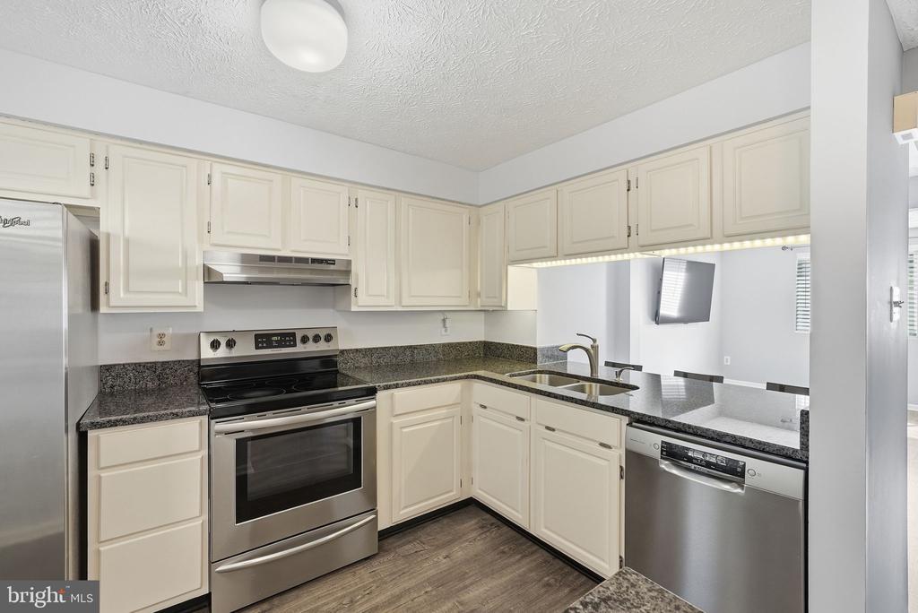 8511 KOLUDER COURT
