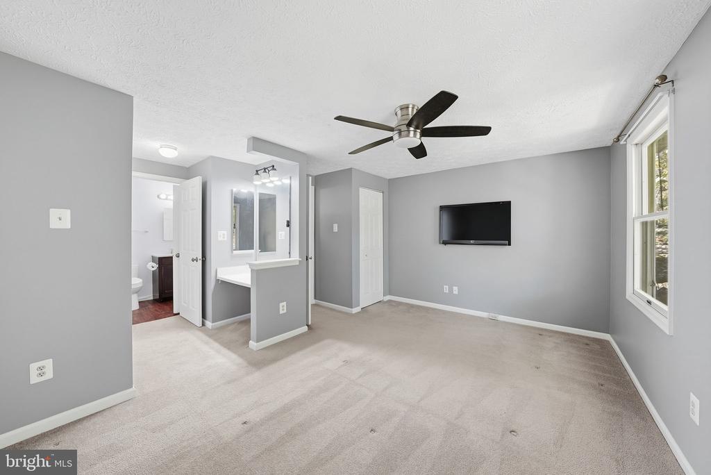8511 KOLUDER COURT