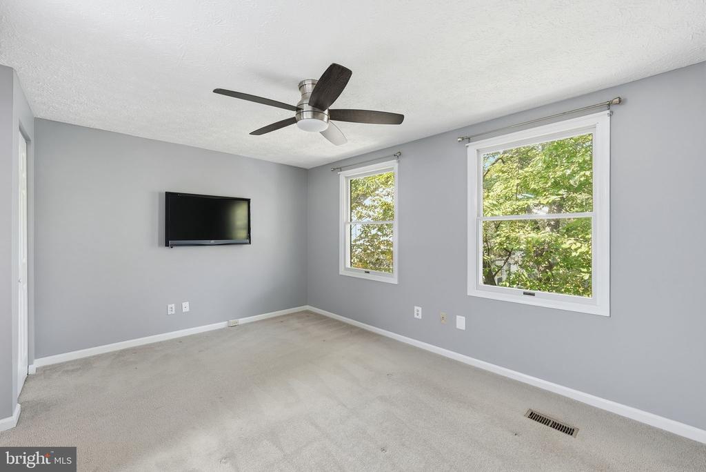 8511 KOLUDER COURT