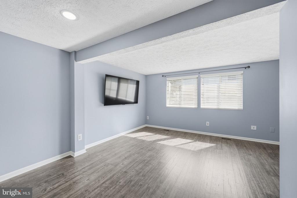 8511 KOLUDER COURT