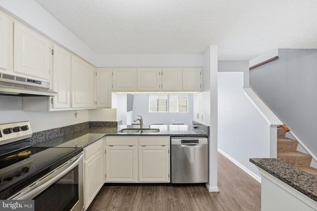 8511 KOLUDER COURT