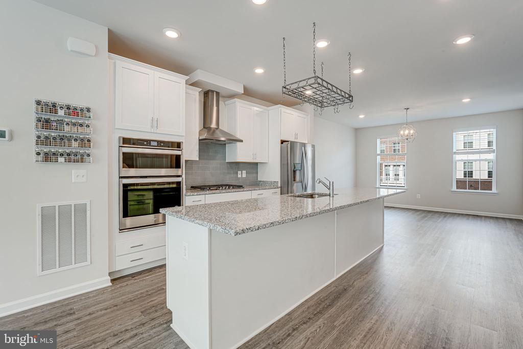 11093 MCLEANS BARN TERRACE