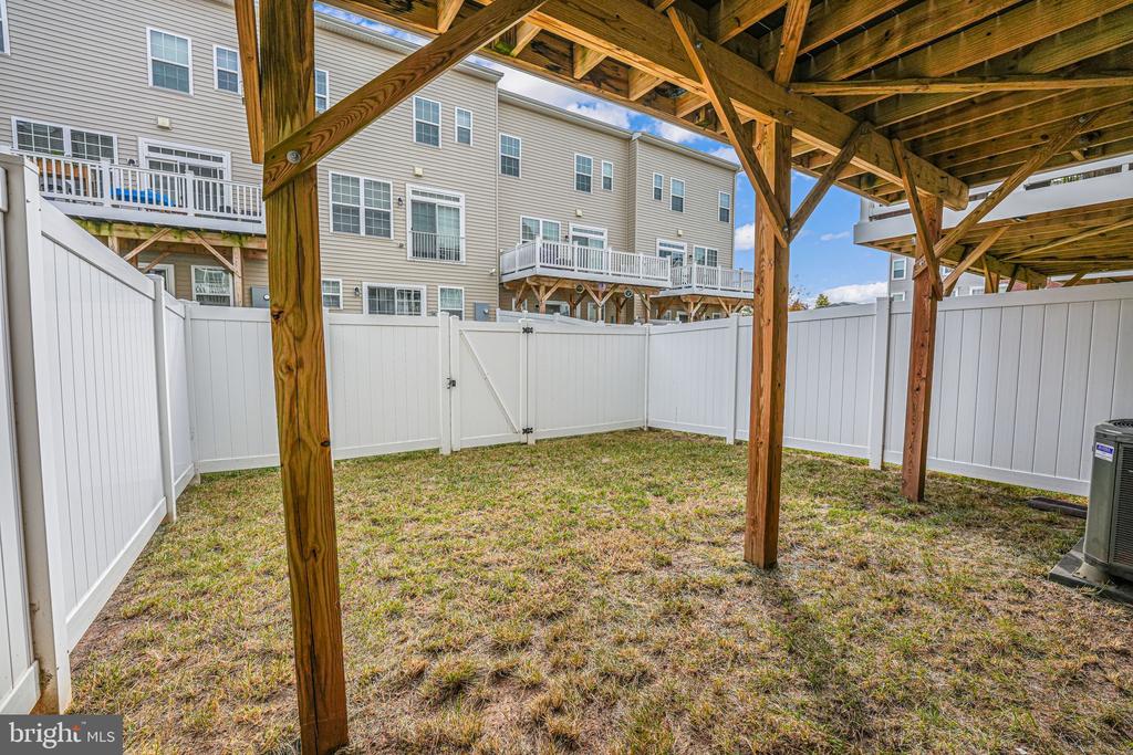 11093 MCLEANS BARN TERRACE