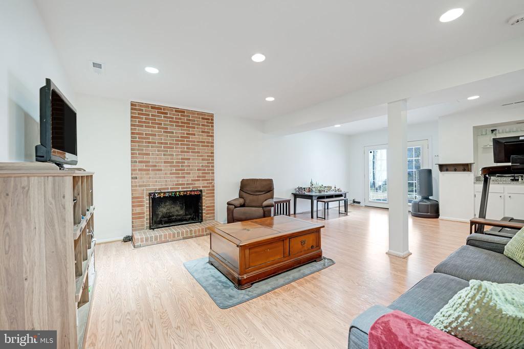 4389 ASHGROVE DRIVE