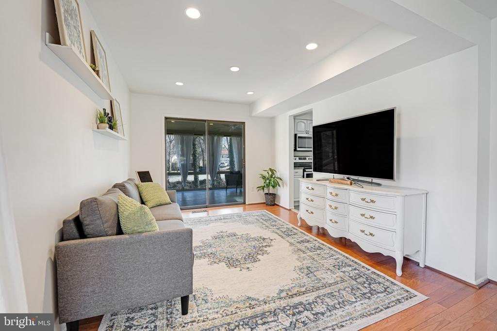 4389 ASHGROVE DRIVE