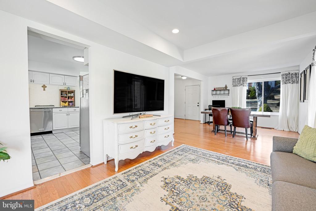 4389 ASHGROVE DRIVE