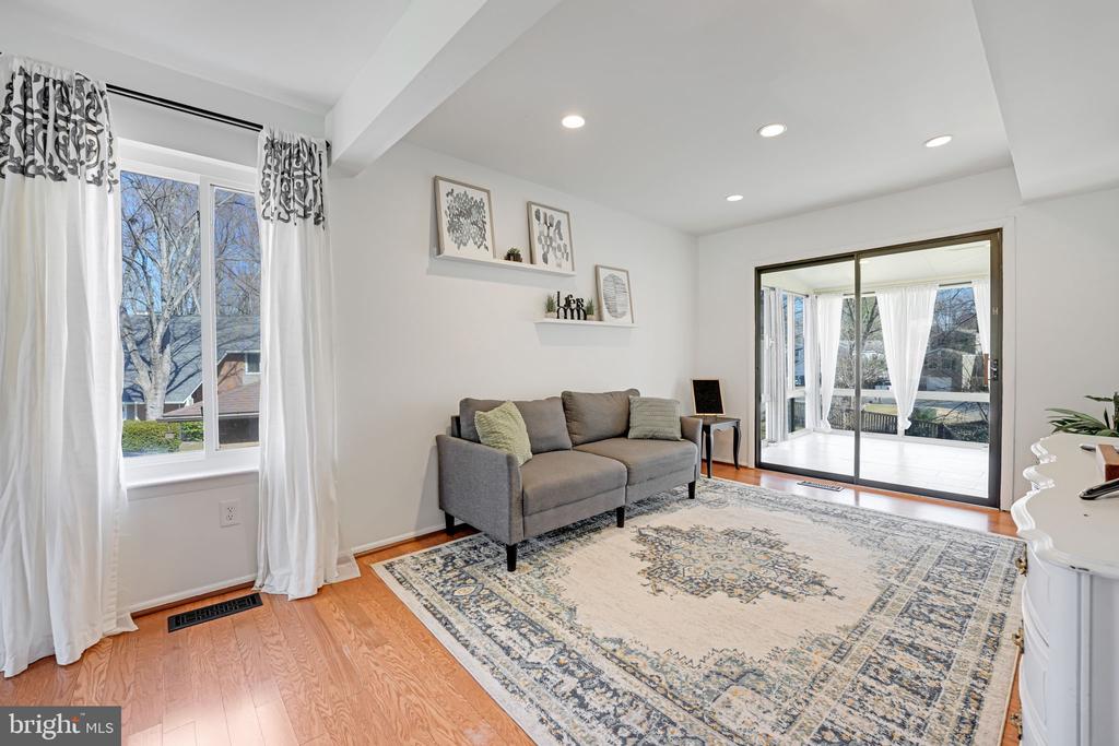 4389 ASHGROVE DRIVE