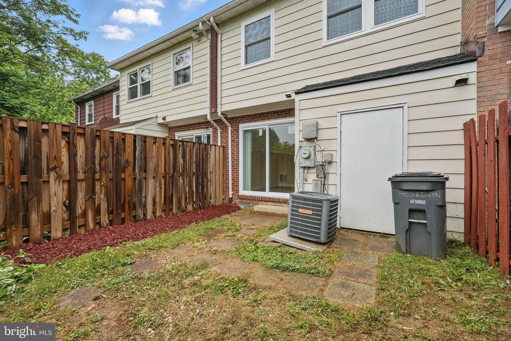 4313 EILEEN COURT