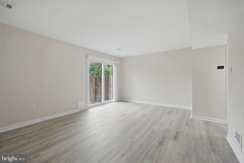 4313 EILEEN COURT
