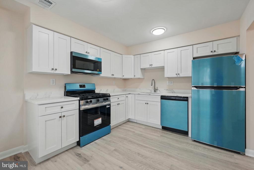 4313 EILEEN COURT