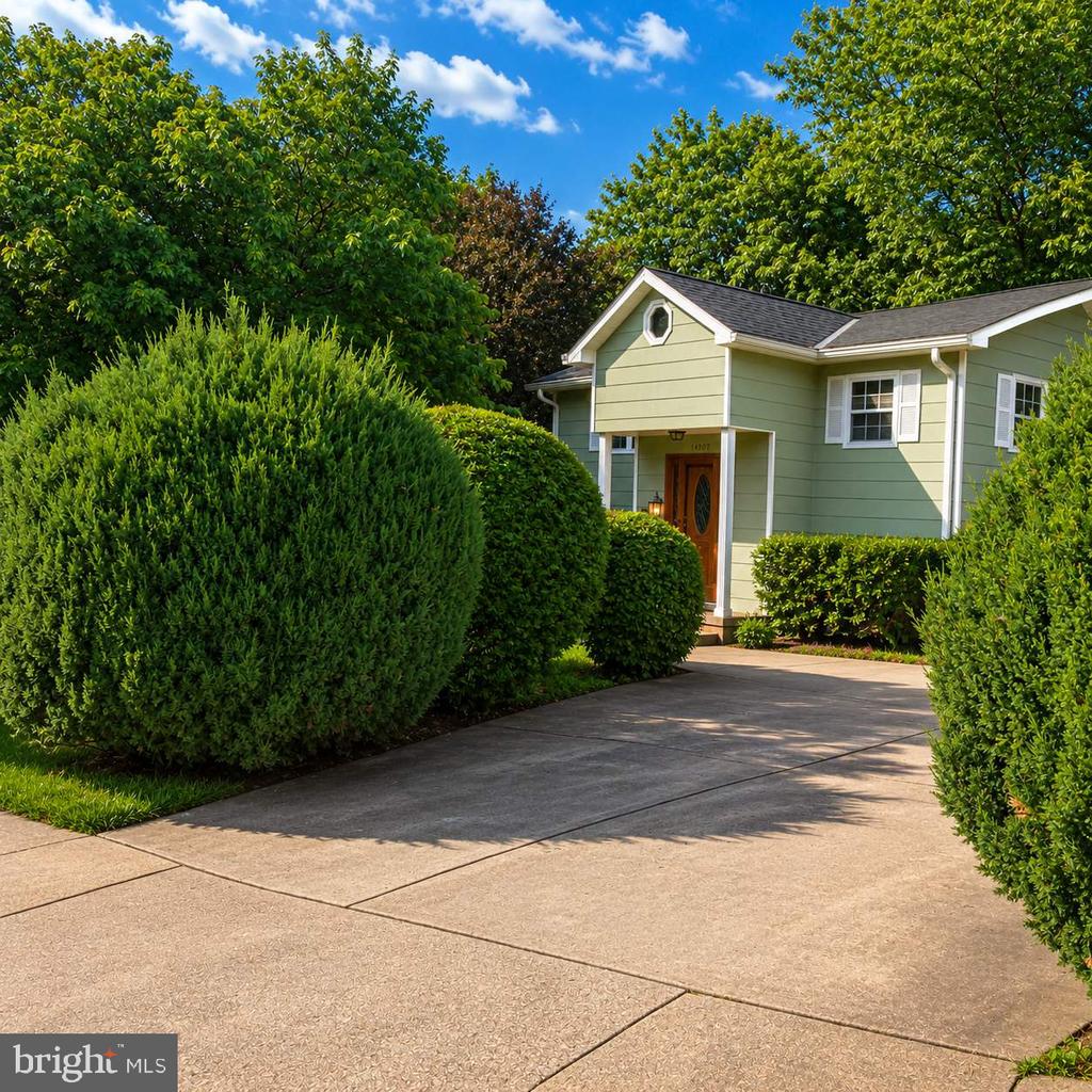 14307 FAIRVIEW LANE