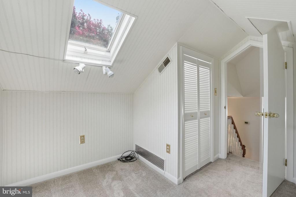 14307 FAIRVIEW LANE