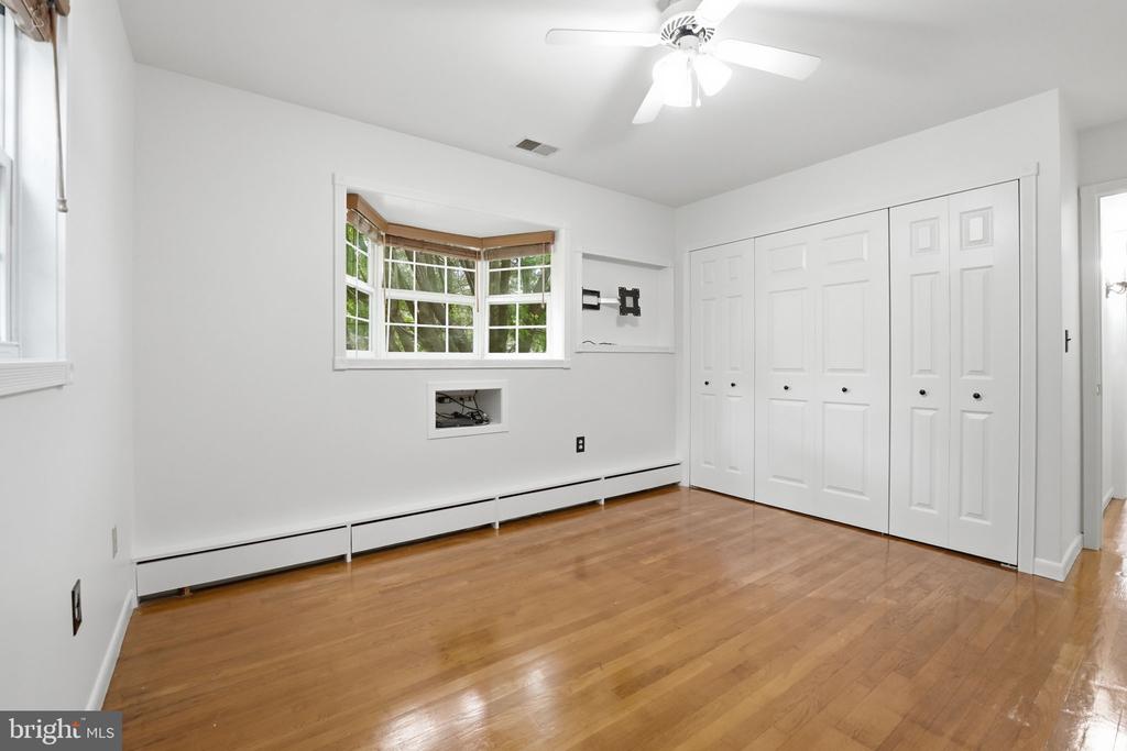 14307 FAIRVIEW LANE