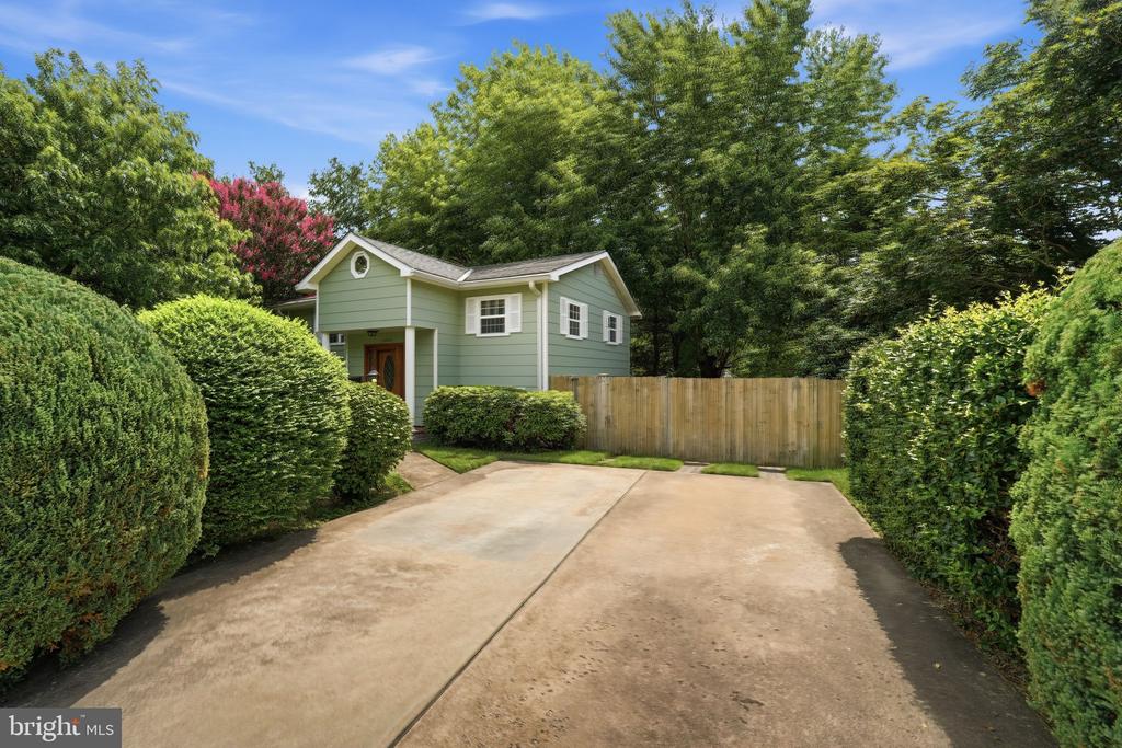 14307 FAIRVIEW LANE