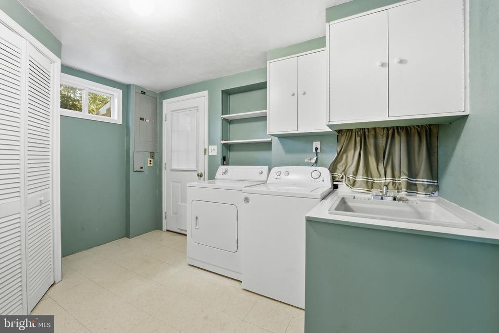 14307 FAIRVIEW LANE