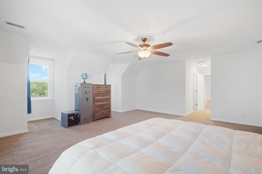 7527 STERLING DRIVE