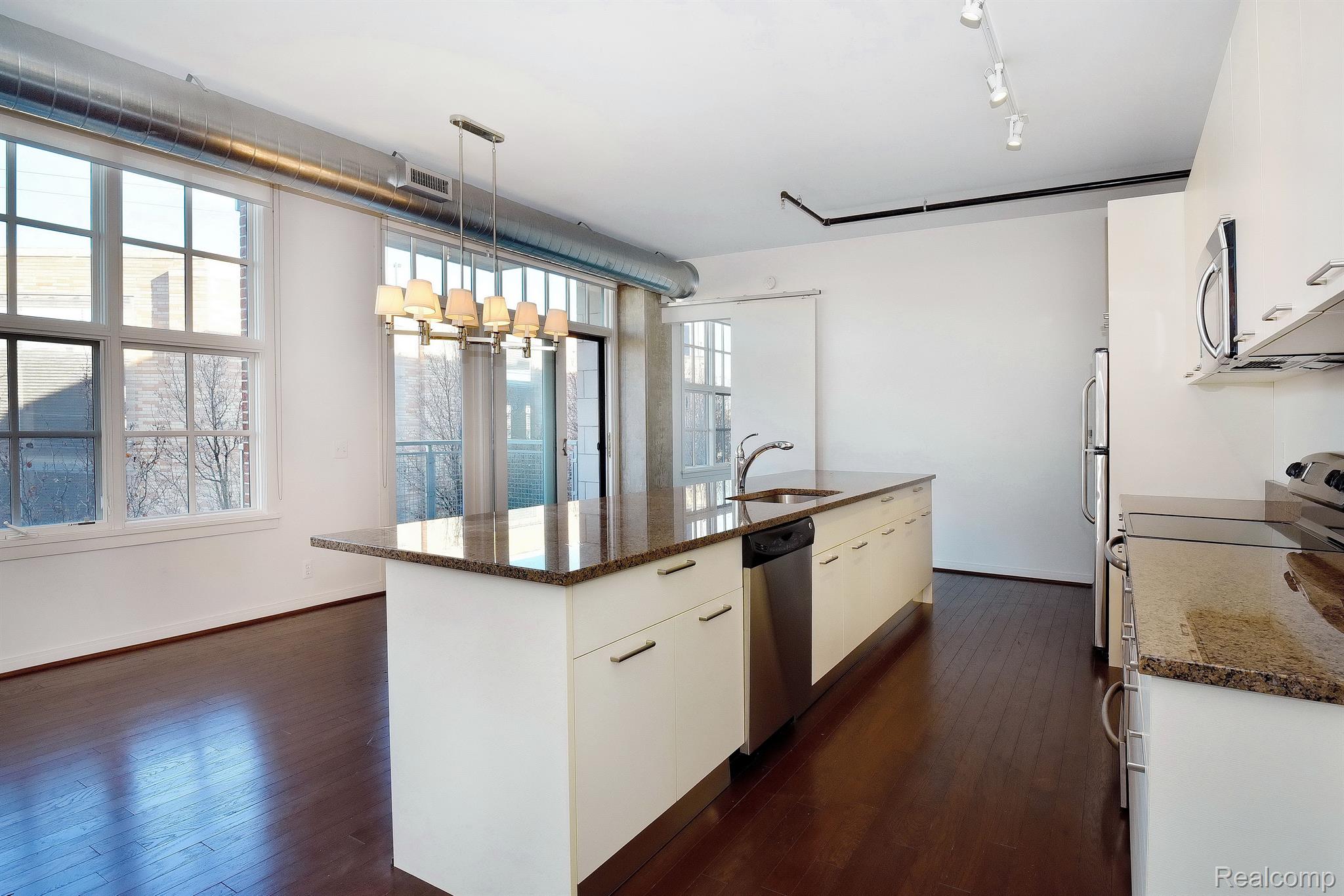 2051 VILLA Road Unit: 206