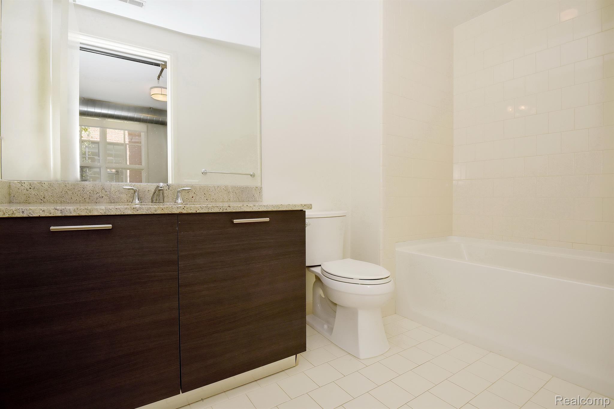 2051 VILLA Road Unit: 206