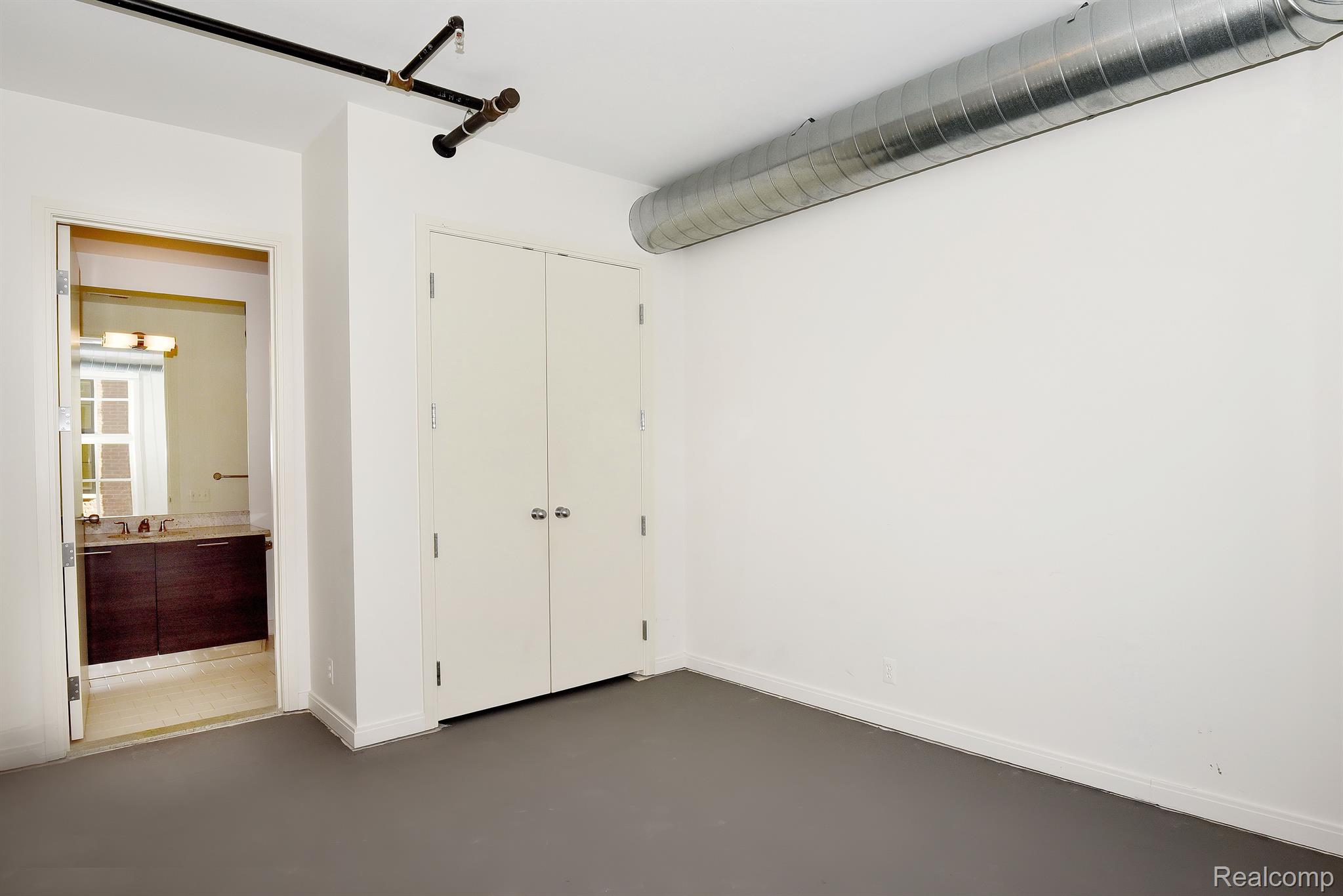2051 VILLA Road Unit: 206
