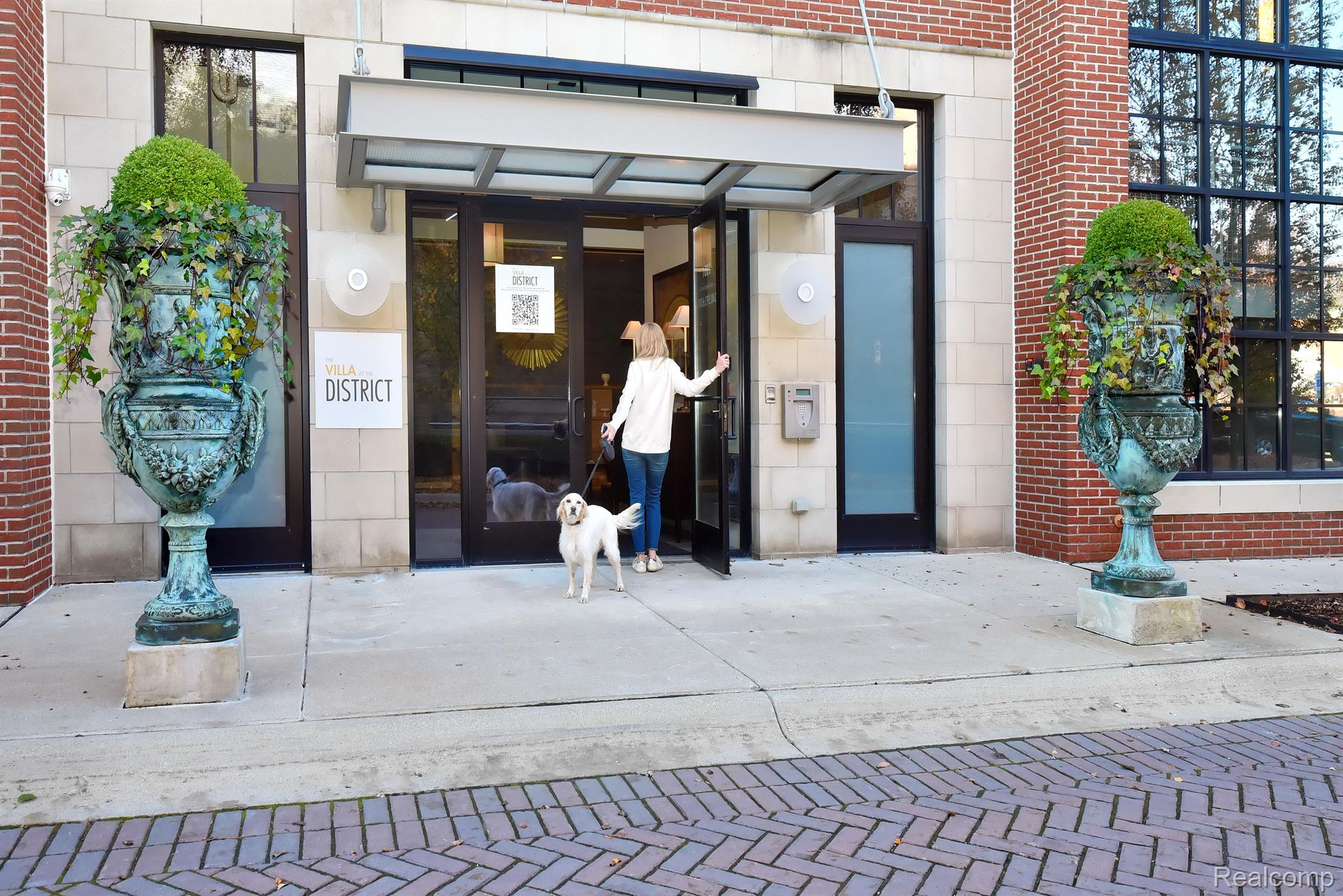 2051 VILLA Road Unit: 206