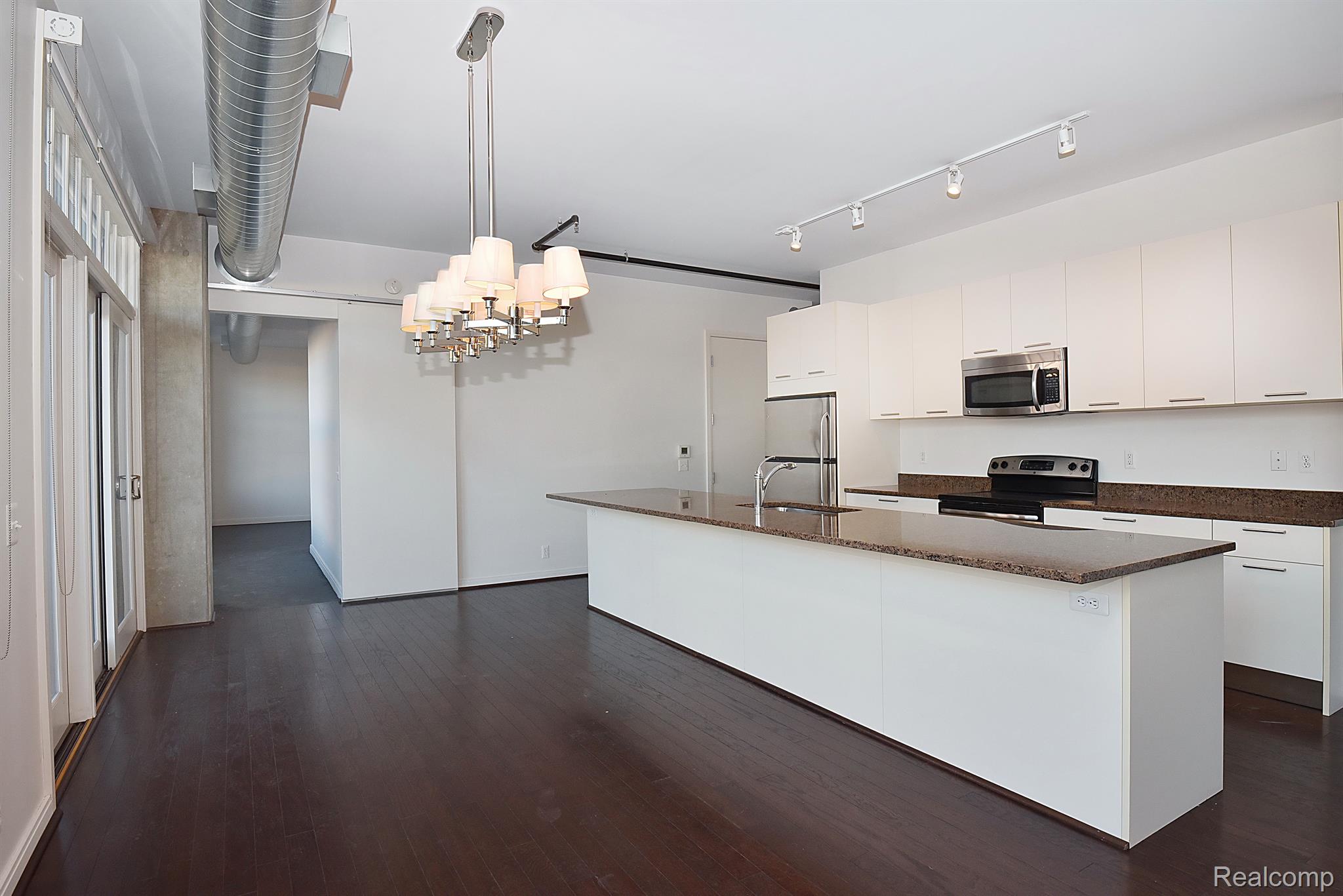 2051 VILLA Road Unit: 206