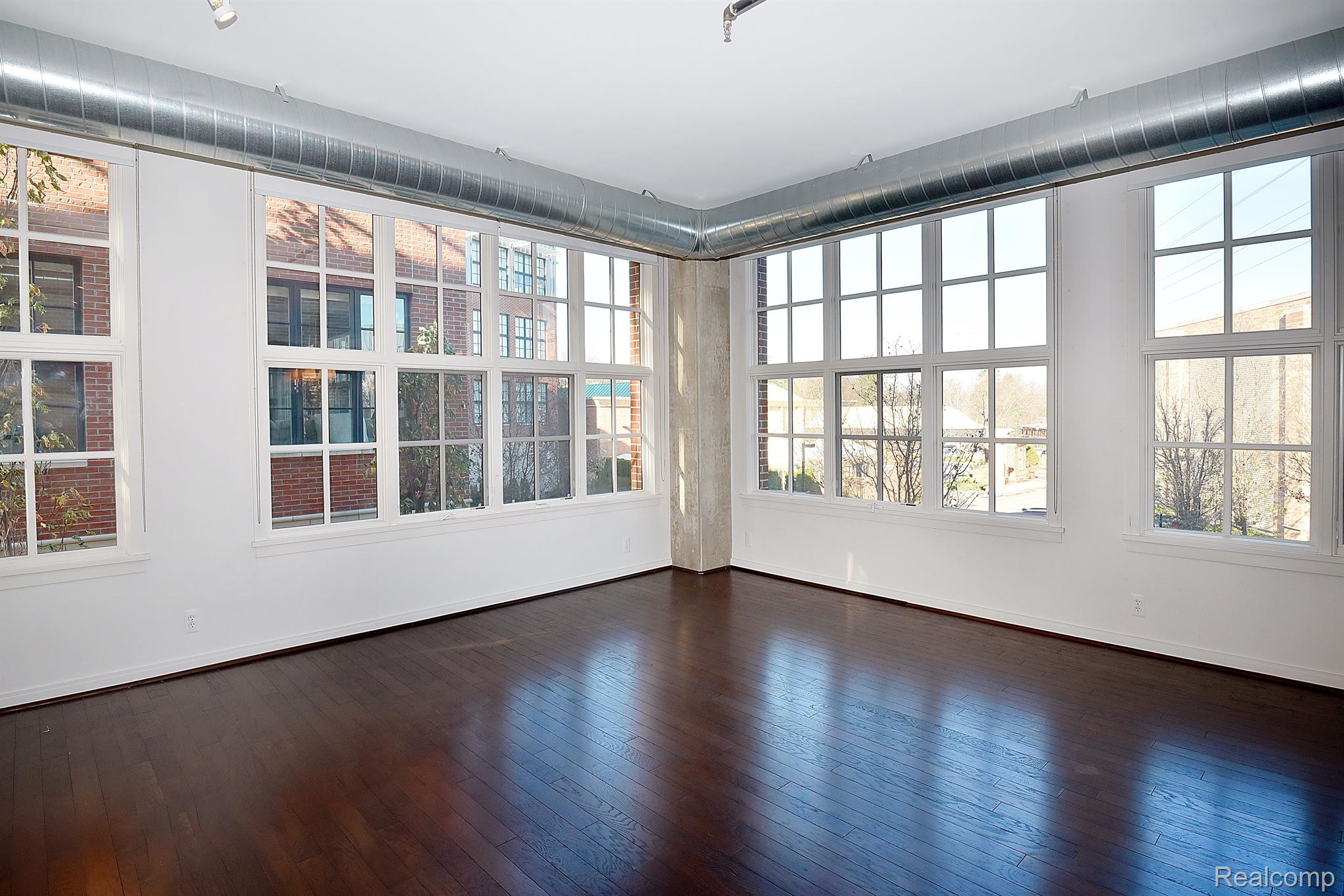 2051 VILLA Road Unit: 206